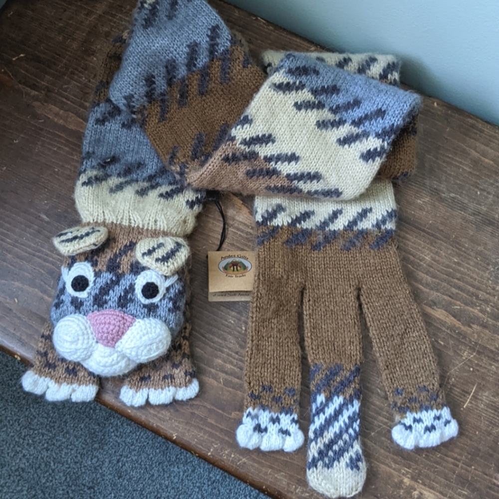 Andes Gifts knit cat scarf
